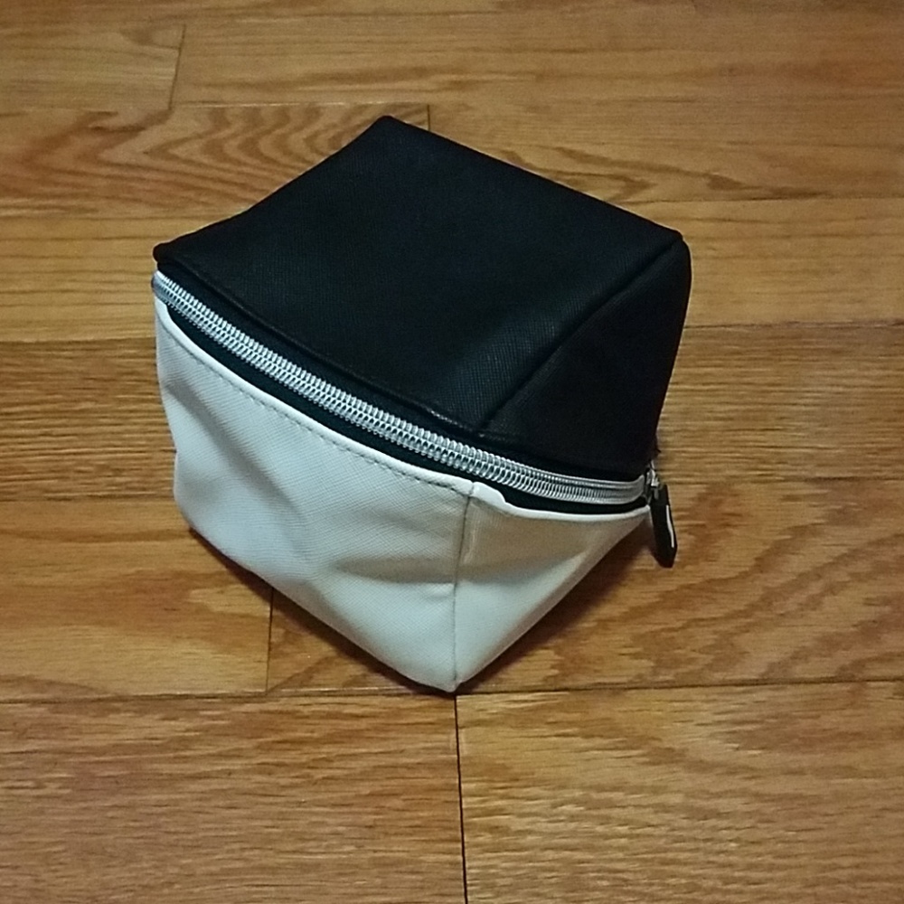 NWOT sephora bag / travel cube